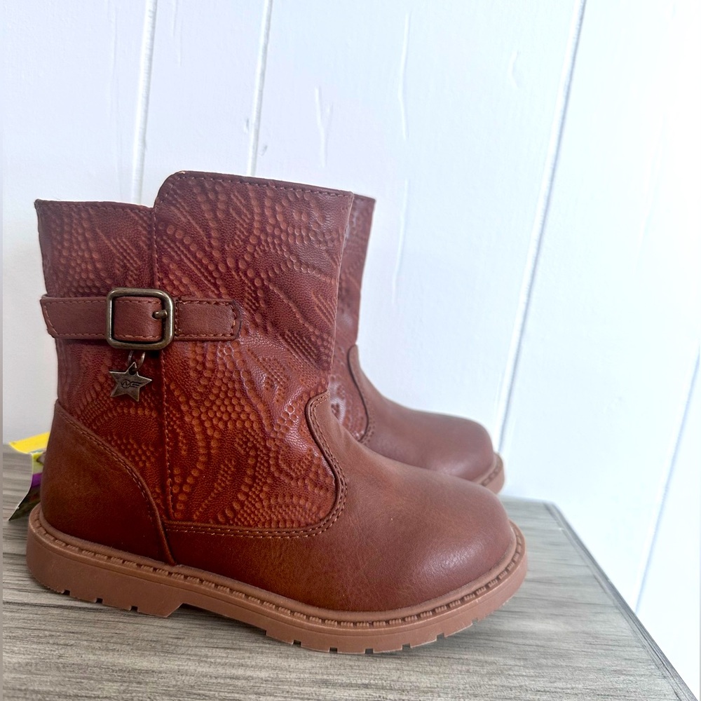 NWT Naturino Express size 9